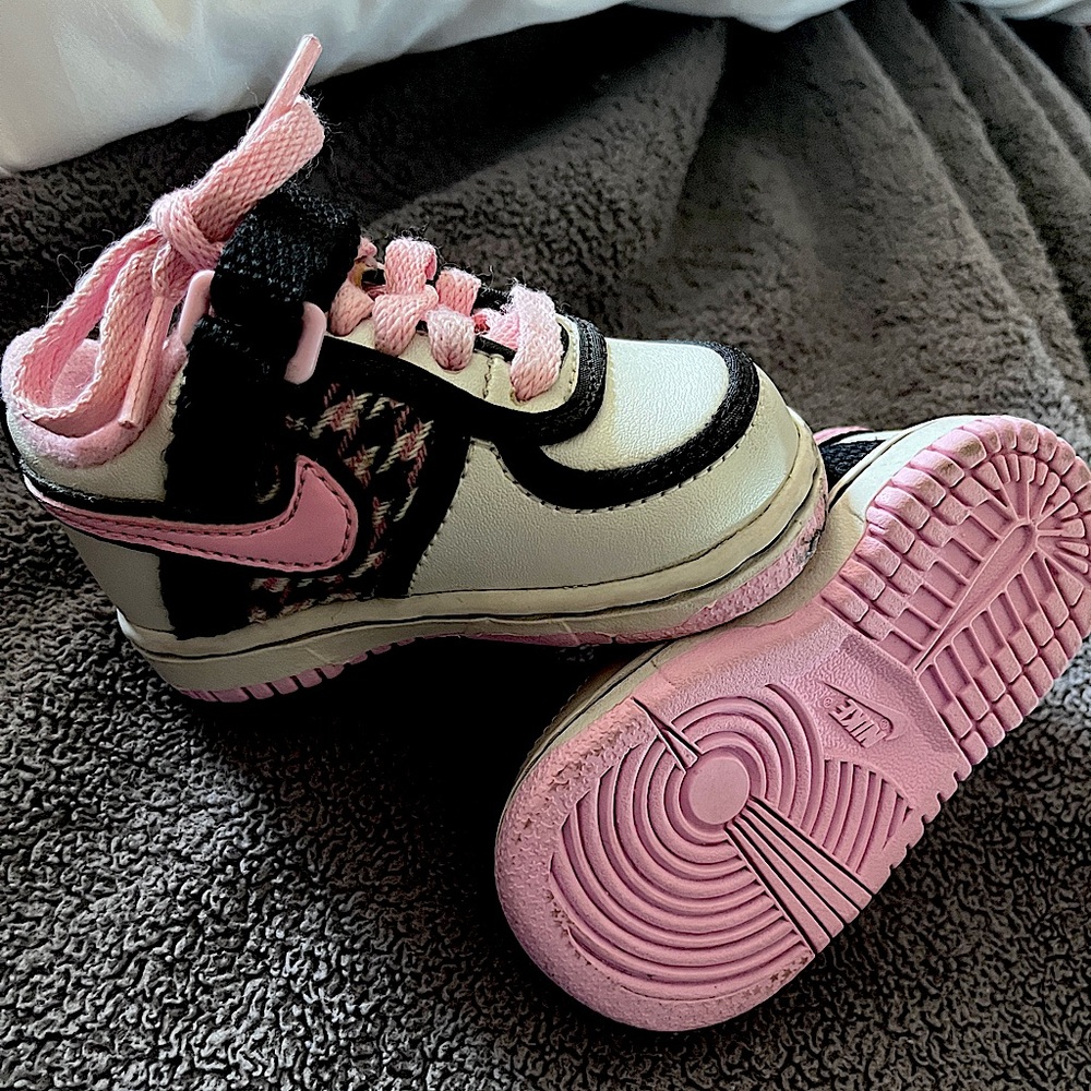 Nike Vandal low pink & white toddler shoes